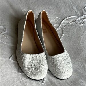 Elegant White Lace Women's Flats